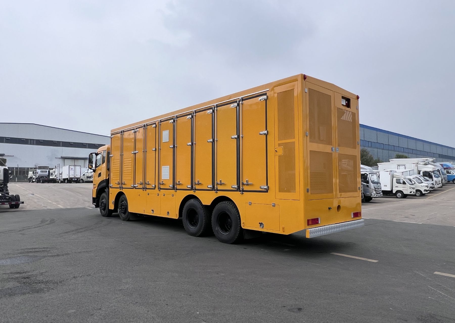 東風(fēng)天龍2000kwh移動儲能電源車圖片5